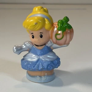 Figura Fisher Price Little People Disney Princesa Cenicienta con calabaza 2016 - Imagen 1 de 6