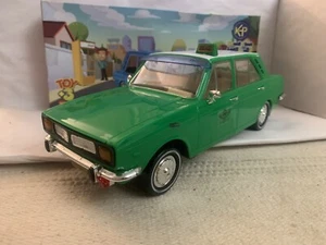Hillman hunter (Paykan) toys 1/18 , Hard plastic Car Green Taxi Loose Very Rare - Picture 1 of 10