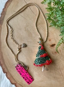 Betsey Johnson Green & Red Rhinestone Christmas Tree Gold Pendant Necklace NEW - Picture 1 of 4