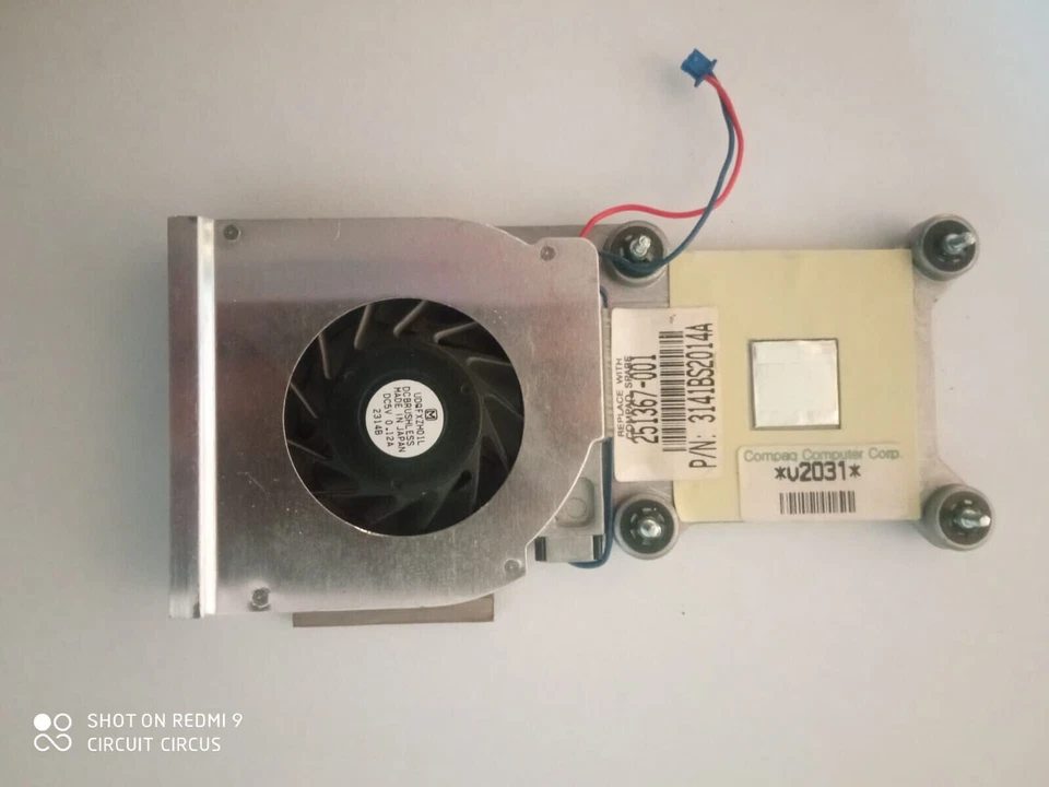Compaq Evo N160 ventola di raffreddamento dissipatore di calore CPU 251367-001 - Immagine 1 di 1