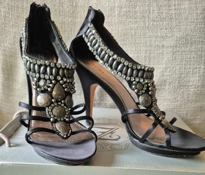 Черные атласные туфли на каблуках с драгоценными камнями Zigi NY, минимально ношенные, 10 США (41 ЕС) - Изображение 1 из 4