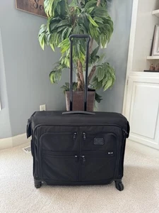 Tumi Alpha 2 Medium Trip 4 Wheeled Rolling Garment Bag BLACK - Picture 1 of 21