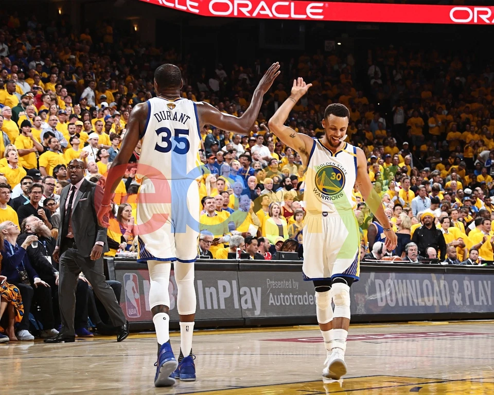 Foto de Kevin Durant & Steph Curry Finals High Five Golden State Warriors 8x10 NBA Foto 1 de 1