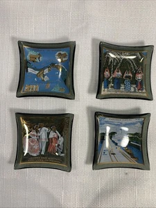 Piccoli piatti vintage MCM vetro artistico fumè scene caraibiche burro pats 2 1/4" quadrati - Foto 1 di 12