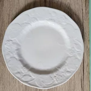 Platos de pan de fresa y vid de porcelana de hueso Wedgwood 6 7/8" - Imagen 1 de 7