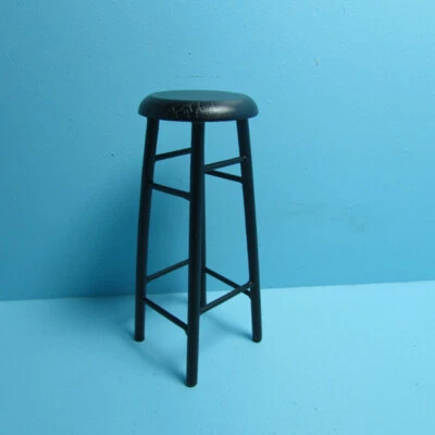 Taburete de bar de madera miniatura de 3 pulgadas para casa de muñecas en negro CLA10579 Foto 1 de 2