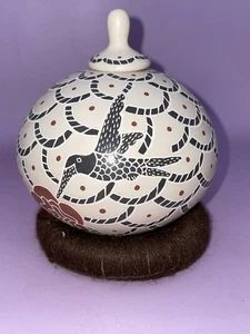 Mata Ortiz seed Pot w/ Hummingbird Motif & Lid Signed Luz Elva Gutierrez - Picture 1 of 9