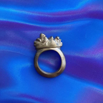 Anillo Corona Hecho a Mano Bronce Talla 5 Foto 1 de 2