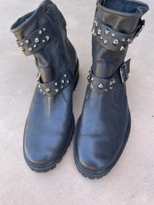 Botín Chelsea con tachuelas Paul Green talla US 8 Foto 1 de 4