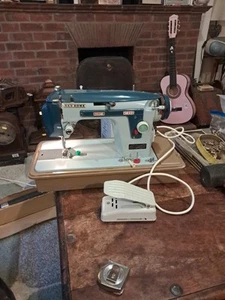 Vintage New Home / Janome532 Sewing Machine Sew And Darn, Working Case Included - Foto 1 di 6
