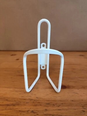 Jaula para botellas vintage de aluminio blanco Foto 1 de 4