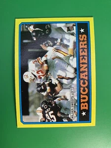 1986 Topps Buccaneers Team Leaders TL #372 Tampa Bay Buccaneers - Picture 1 of 2
