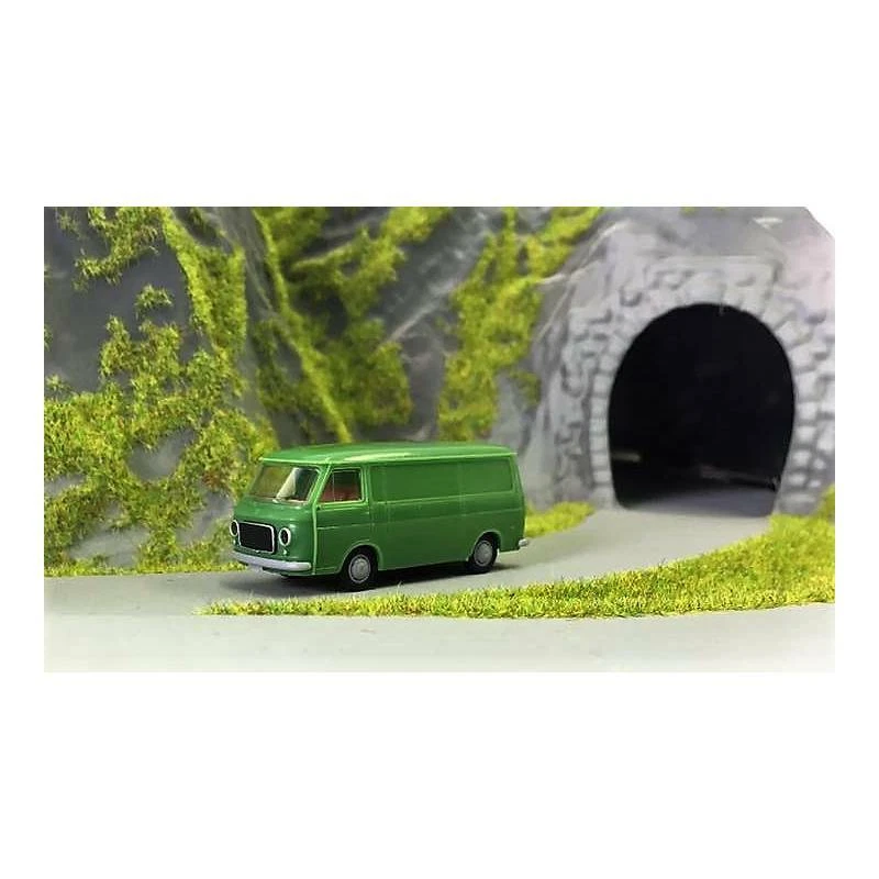 BREKINA by PIRATA 238045	Fiat 238 Van (chiuso) Verde, scala H0 1/87 - Immagine 1 di 1