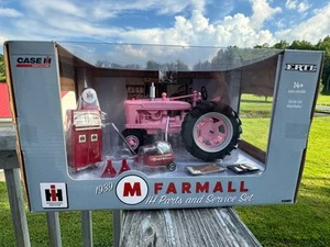 Ertl 1:16 Diecast Replica Pink 1939 Farmall M parts and service set 16370-C, NIB - Picture 1 of 4