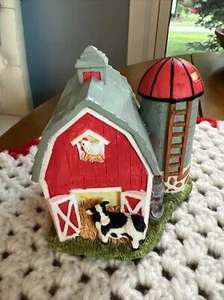Barn Figurine - Picture 1 of 6