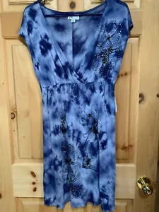 Neu mit Etikett JW Damen lila Batik Kleid/Badeanzug Cover Gr. M - Bild 1 von 4