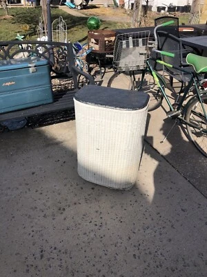 VTG Pearl-Wick MCM Clothes Hamper White Wicker Laundry Basket / Clothes Hamper - Image 1 of 4