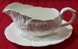 Barco con salsa y placa base Coalport Countryware hojas blancas en relieve repollo - Imagen 1 de 9