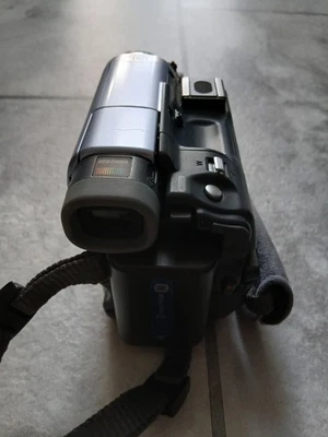 Sony Digital Handyvam DCR-TRV22E Camcorder. No Box. No Memory Card. Working. - Image 1 of 4