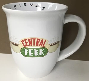 Friends Central Perk Logo Becher Übergröße Tasse 16 Unzen breiter Rand Keramik 4 5/8" Höhe Neu mit Etikett - Bild 1 von 8