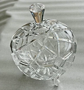VINTAGE 3 FOOT GERMAN CUT LEAD CRYSTAL EGG SHAPED CANDY TRINKET DISH & STAR LID - Picture 1 of 9