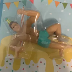 Cake topper portacandele riutilizzabile Hunks In Trunks compleanno addio al nubilato - Foto 1 di 5
