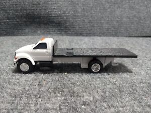 ERTL FORD FLATBED TRANSPORT TRUCK 1/64 Die Cast White Farm Tractor