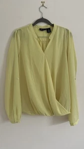Blusa cruzada cruzada DKNY amarilla clara para mujer Preppy trabajo transparente negocios informal - Imagen 1 de 8
