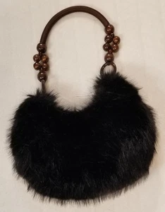 Damen Schultertasche flauschig Kunstfell schwarz Winter Plüsch Handtasche  - Bild 1 von 9