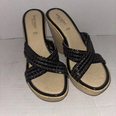 Sandalias Nine West para mujer 7M cuña negro charol look zapatos Foto 1 de 4