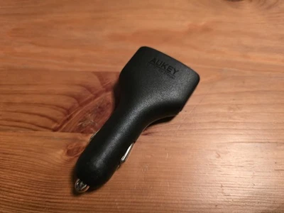 Cargador de Coche Aukey Multi Puerto USB Modelo CC-T4 Negro Carga Rápida 2.0 2.4A Foto 1 de 3