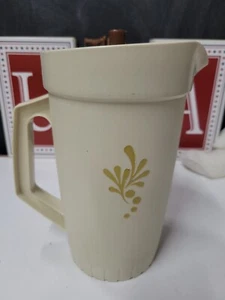 Vintage TUPPERWARE Almond/Gold 2 Quart Pitcher w/ Push Button Lid #800-8 - Picture 1 of 8