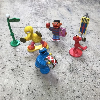 Lote De 6 Figuras De PVC De Colección Calle Sésamo Big Bird Galleta Monstruo Elmo Cake Top Foto 1 de 4