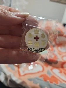Amerikanisches Rotes Kreuz Anstecknadel Dienst an den Streitkräften Pinback - Bild 1 von 2