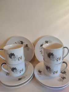 12pc Royal Doulton WESTWOOD T.C. 1025. Fine China Tea Set. Excellent condition. - Picture 1 of 12