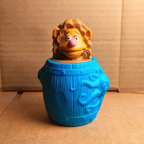 1995 Henson Muppets Treasure Island Fozzie Bear in a Barrel Pop Up Toy Cover