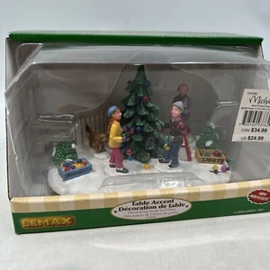 Lemax Village Collezione Natale Tavolo Accento Albero Luci Famiglia Cane - Foto 1 di 4