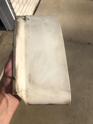 Parachoques delantero Cadillac Fleetwood Deville 1977-1979 relleno de guardabarros OEM LH sin grietas Foto 1 de 4