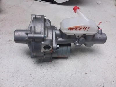 Главный цилиндр тормоза от оригинального производителя 2022 Honda Accord номер детали 57300T3AA21 - Изображение 1 из 4