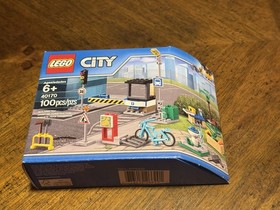 Lego City 40170  Build My City Accessory Set Bicycle Signs Stop Light Fountain