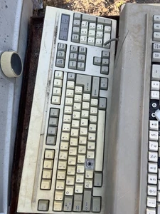 Original IBM XT MODEL M Keyboard - Picture 1 of 1