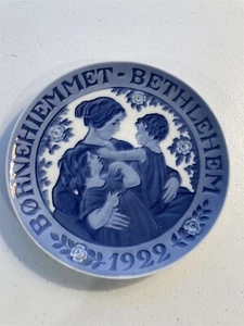 Royal Copenhagen, 1922 Denmark plate, Bornehiemmet - Bethlehem, 6+ inch - Picture 1 of 3