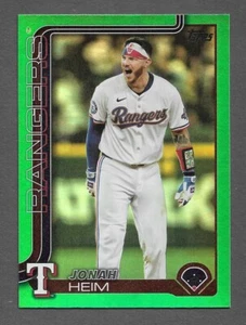 2025 Topps Baseball Serie 1 #51 Jonah Heim GREEN RAINBOW Foil Karte /99 - Bild 1 von 2