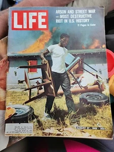 Life Magazine August 27 1965 Los Angeles Riot Front Cover Vintage Issue - Picture 1 of 4