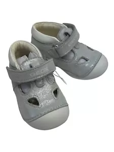 GEOX RESPIRA scarpe da bambina argento taglia UK2,5 - argento/bianco - Foto 1 di 5