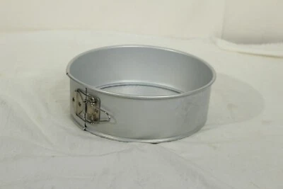 Performance Pans Wilton Mould for Cake Sponge Cake Pastry Metallic Detachable - Image 1 of 4