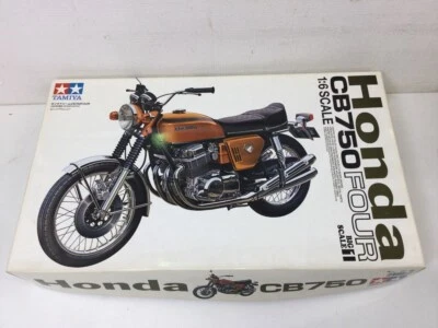TAMIYA Honda Dream CB750 FOUR Big Scale 1/6 Plastic Model Kit Figure Bike - Immagine 1 di 2