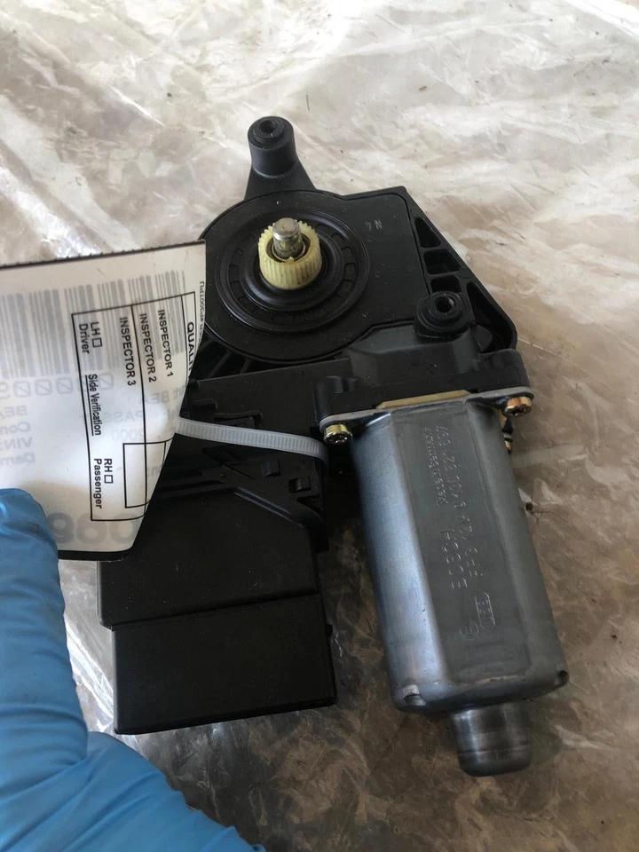 1999 - 2001 VOLKSWAGEN PASSAT заднее стекло мотор водителя слева 9776101439203 - Изображение 1 из 4