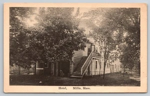 3-stöckiges Hotel, Millis, Massachusetts Postkarte Pub von F.R. Clark, Millis, MA - Bild 1 von 3