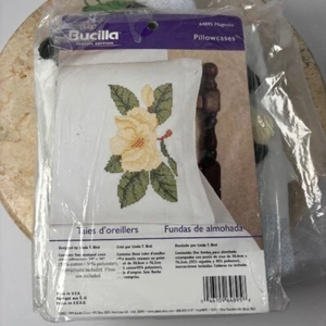 Kit punto de cruz Bucilla Magnolia 2 fundas de almohada edición especial 1999 #64895 - Imagen 1 de 3